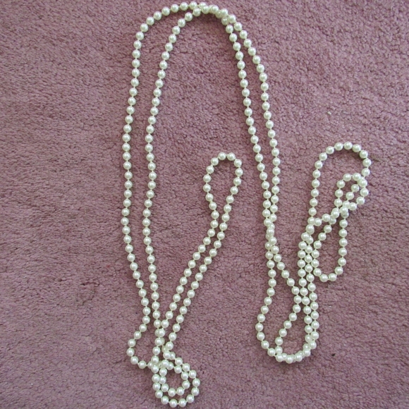 Vintage Faux Pearl Necklace - Picture 9 of 10